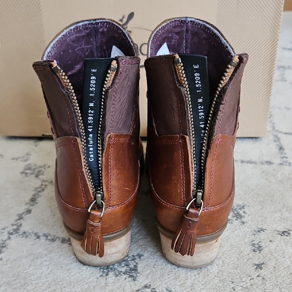 Chaco Women's Brown Leather Ankle Boots - Picture 4 of 5